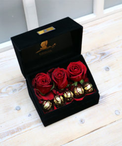 باکس گل و شکلات ، جعبه گل و شکلات ، باکس گل ، جعبه گل ، باکس گل رز ، هدیه تولد ، هدیه سالگرد ازدواج