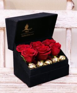 باکس گل و شکلات ، جعبه گل و شکلات ، باکس گل ، جعبه گل ، باکس گل رز ، هدیه تولد ، هدیه سالگرد ازدواج